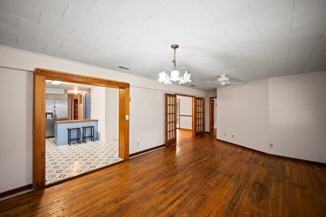 Foto del edificio - 21213 Lawrence Rd