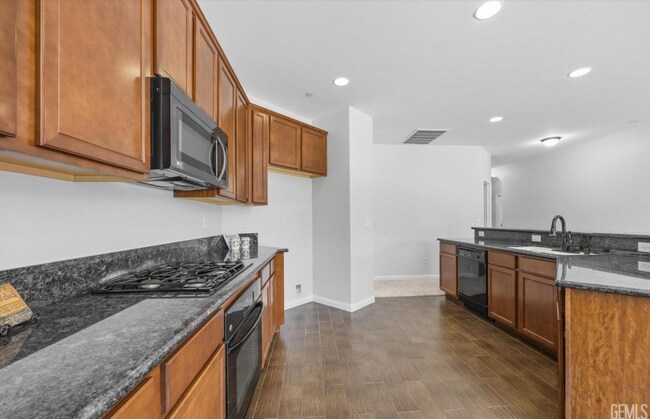 Building Photo - Luxury Furnished 4-Bed Home w/ Pool, Spa, ...