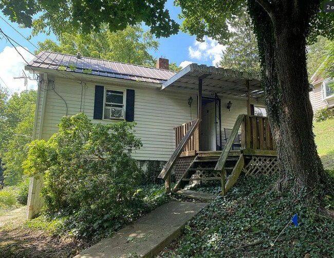 130 Wilkes Ave, Butler, PA 16001 House Rental in Butler, PA