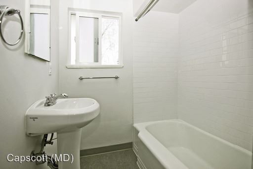 Building Photo - 1525 SE 41st Ave