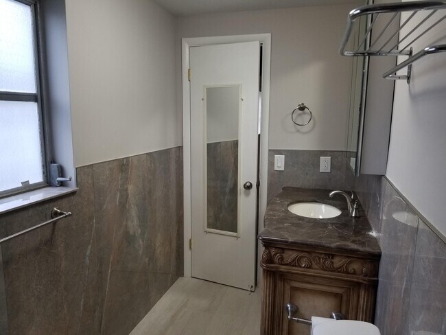 Foto del edificio - 5861 NW 16th Pl