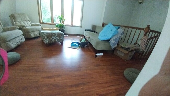 Building Photo - 3 Bedroom 2 Bathroom Single Family Home