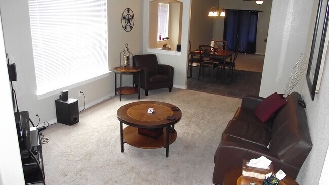 Foto del edificio - Sandstone Ranch Estates 4 bedroom with Refrig A/C and beautiful Mountain Views!