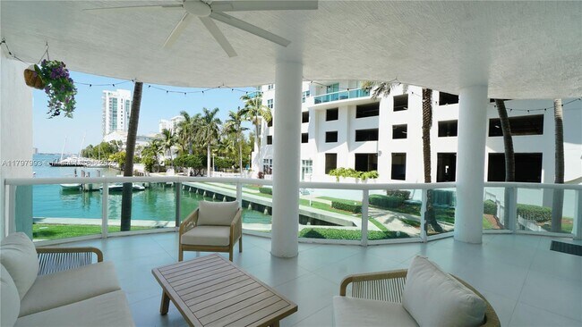 Building Photo - 7918 Harbor Island Dr