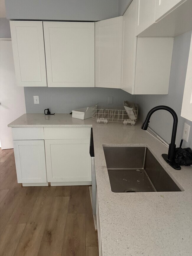 Foto del edificio - 8901 Tronewood Dr