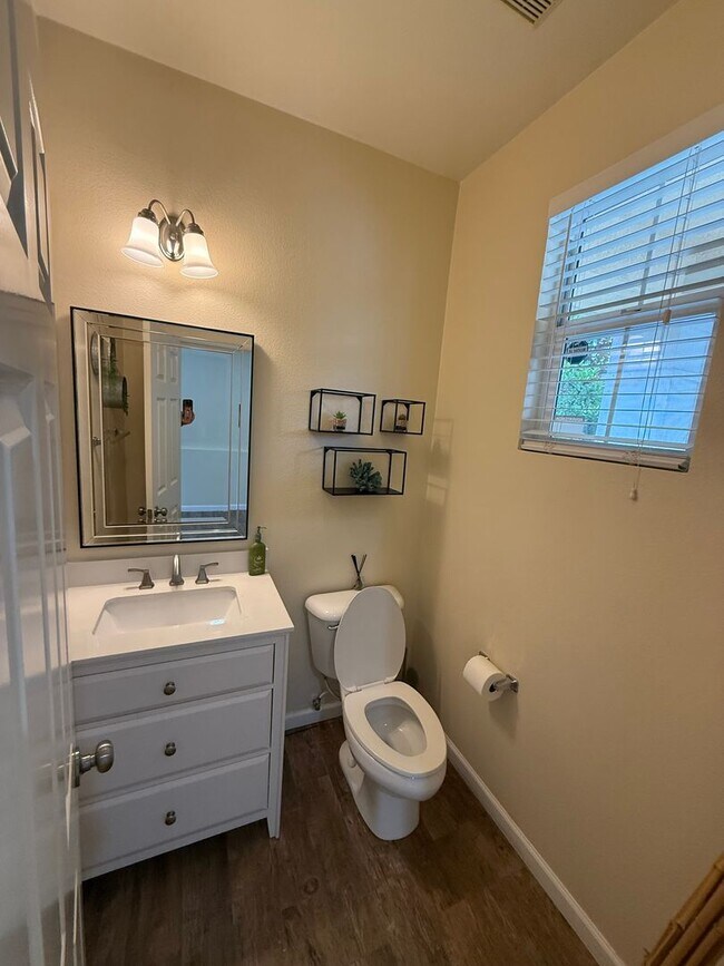 Foto del edificio - Large North Oxnard Home for Rent