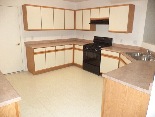 Foto del edificio - 6179 E Bramble St