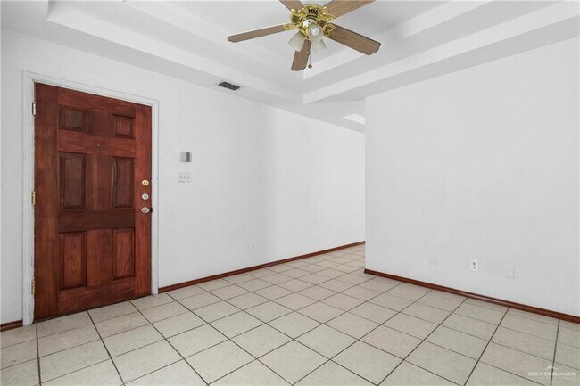 Building Photo - 19 Clavel St