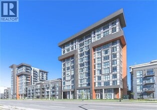 Building Photo - 460 Dundas St E