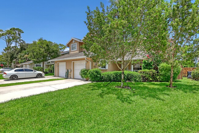 Foto del edificio - 935 Honeytree Ln
