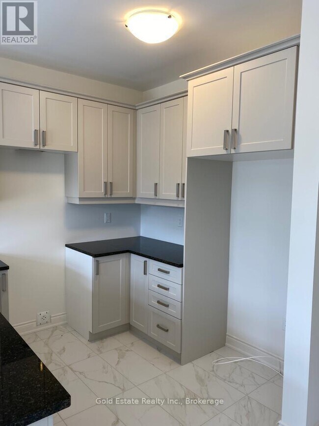 Photo du bâtiment - 46 Harpin Wy W