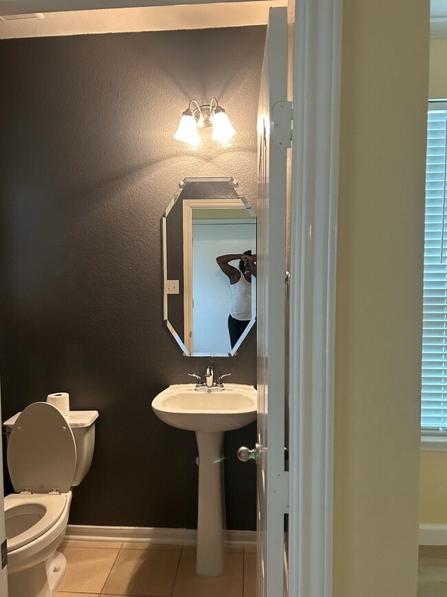 Foto del edificio - 8127 Montague Manor Ln