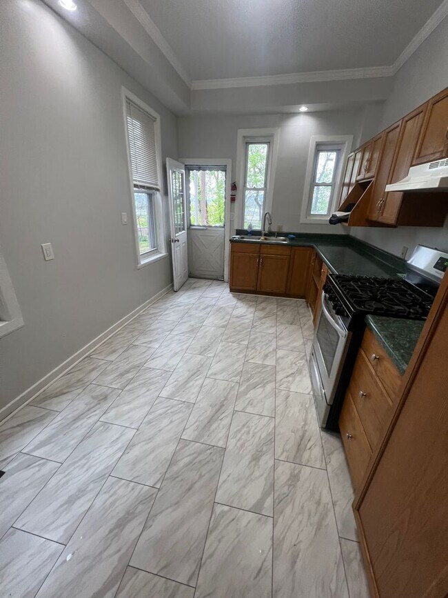 Building Photo - 4 Bedroom Home in Harrisburg City Coming S...