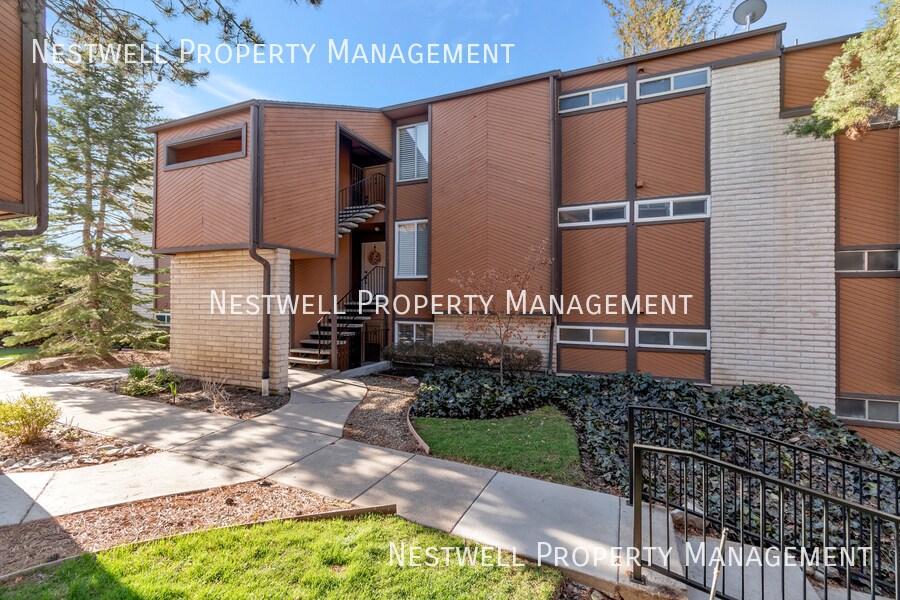 Primary Photo - 2422 S Elizabeth St