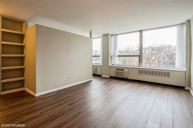 Building Photo - 1455 N Sandburg Terrace