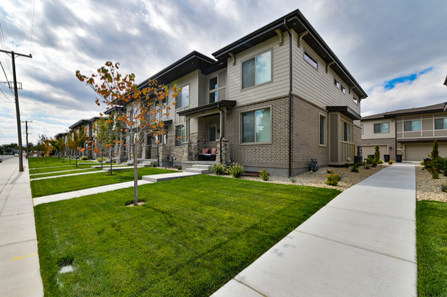 Building Photo - Brand New Townhome in Riverton