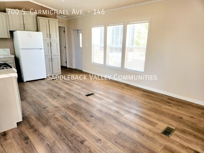 Building Photo - 700 S Carmichael Ave