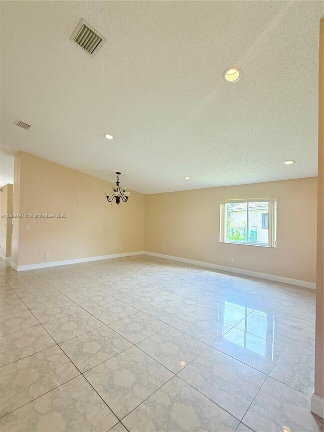 Foto del edificio - 10242 SW 24th St