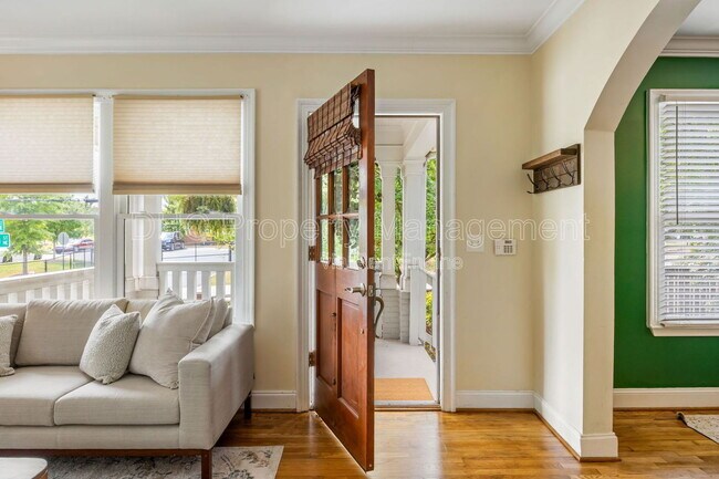 Photo - 161 Randolph St NE House