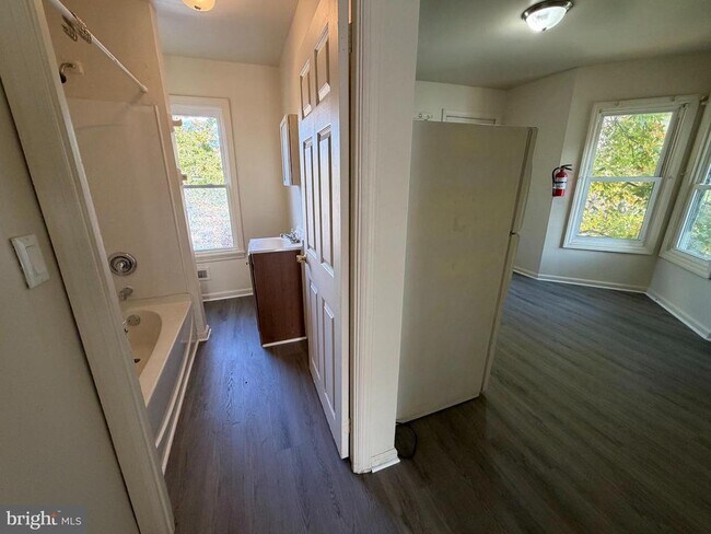 Foto del edificio - 110 W Main St