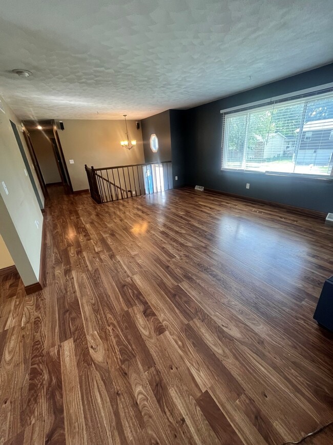 Building Photo - 3751 Tam O Shanter Dr N