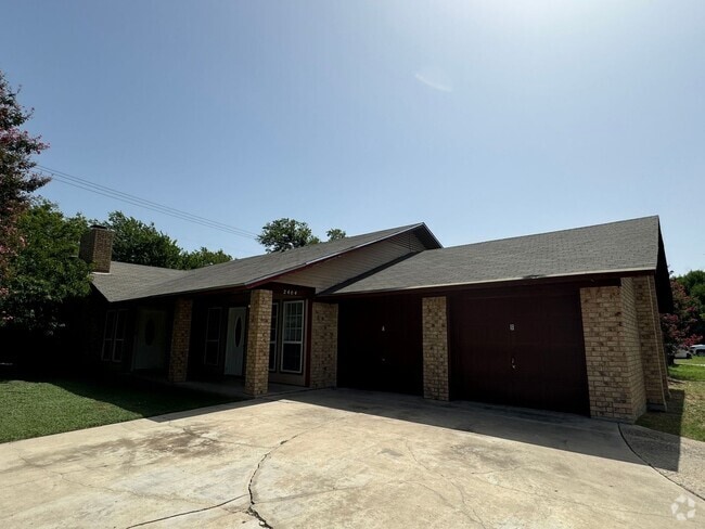Building Photo - 2404 Shoemaker Dr