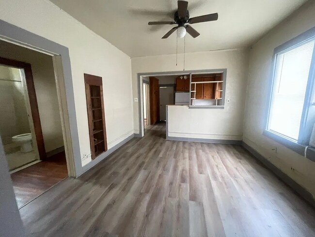 Foto del edificio - 5115 N Main St