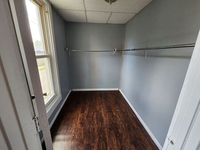 Foto del edificio - Three Bedroom Second Floor Apartment Avail...