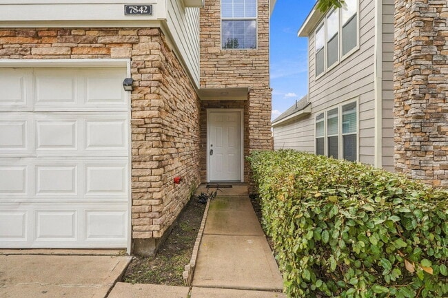 Building Photo - 7842 Winding Creek View