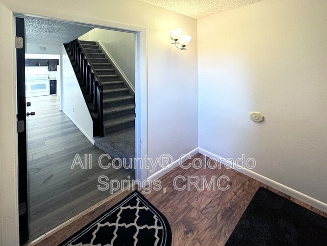 Building Photo - 1497 Spring Valley Dr