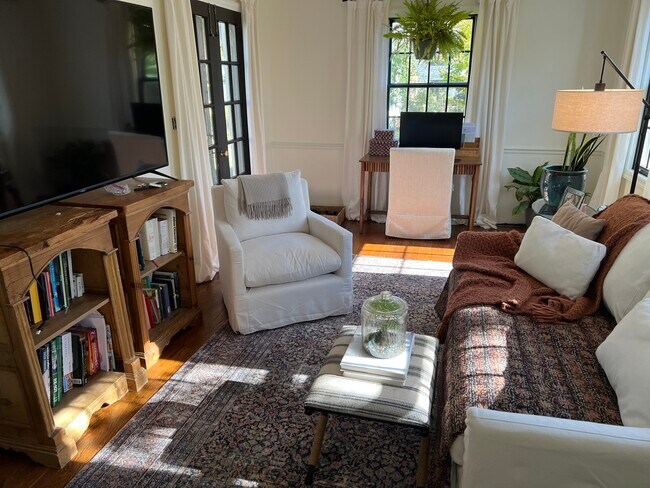 Foto del edificio - 1641 Ravine Ln