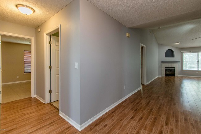 Building Photo - 1819 Weston Cir