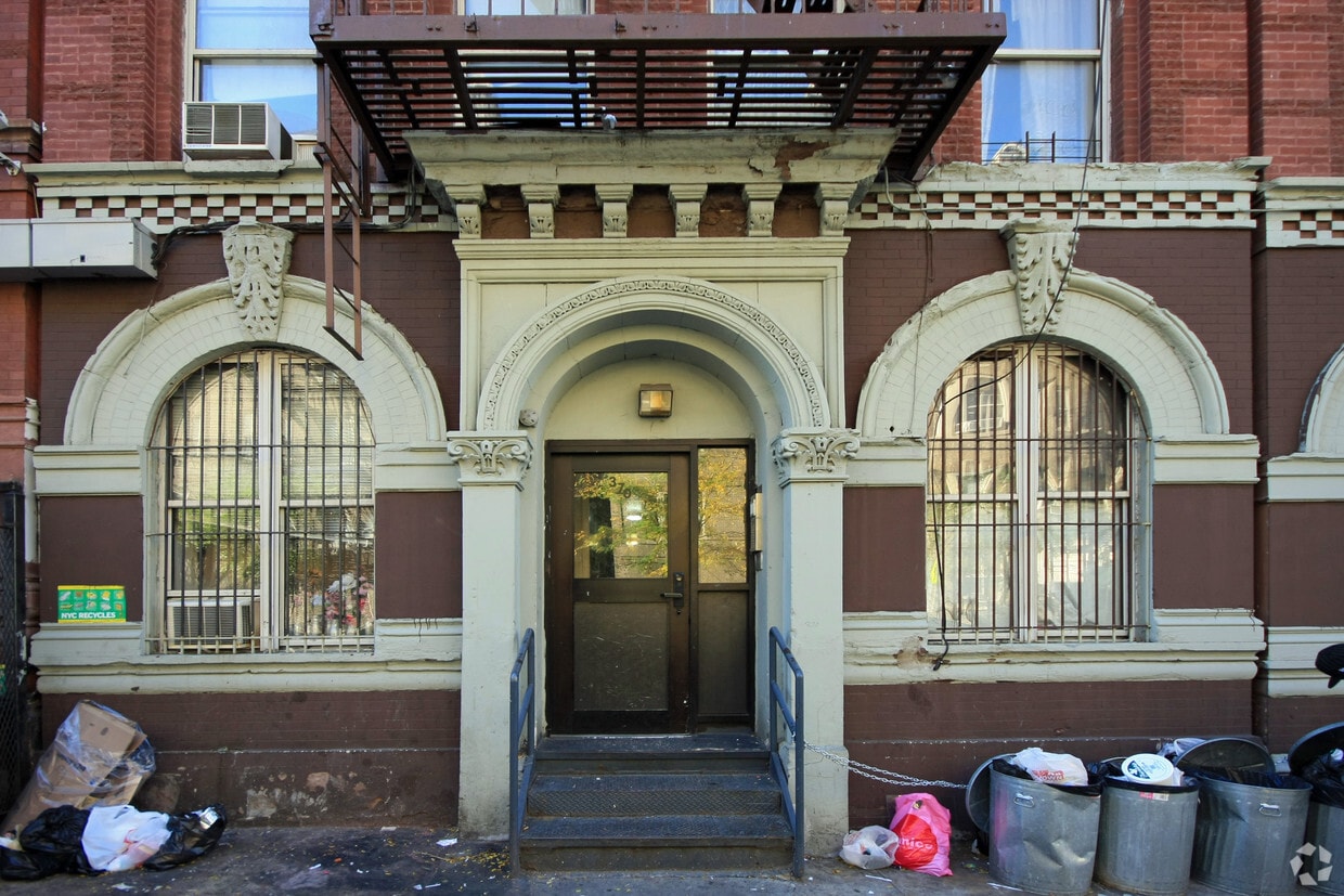 Building Photo - 370 W 127th St