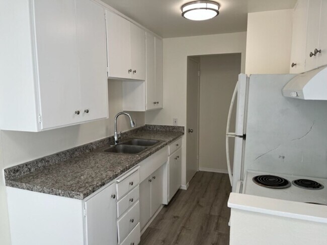 Foto del edificio - 12108 Edgewood Ave SW