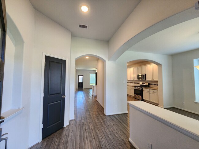 Building Photo - 411 Alaska Cedar Dr