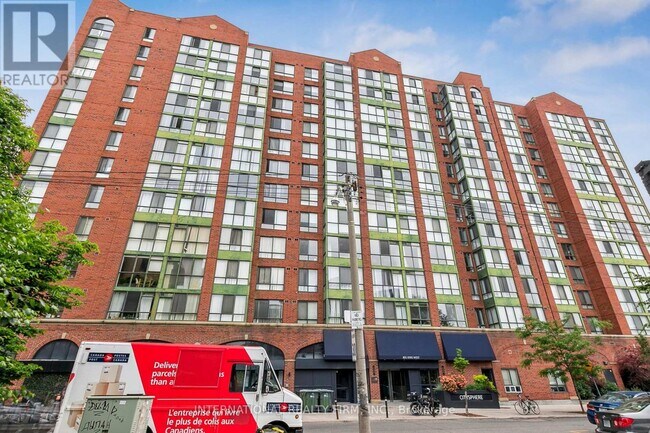 Photo du bâtiment - 801 King St W