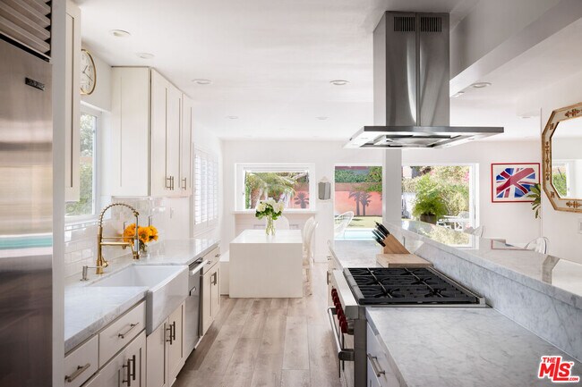 Foto del edificio - 3739 Barry Ave