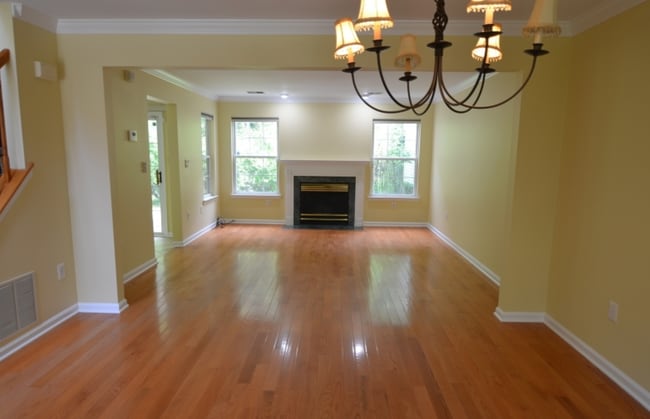Building Photo - 328 Enclave Ln