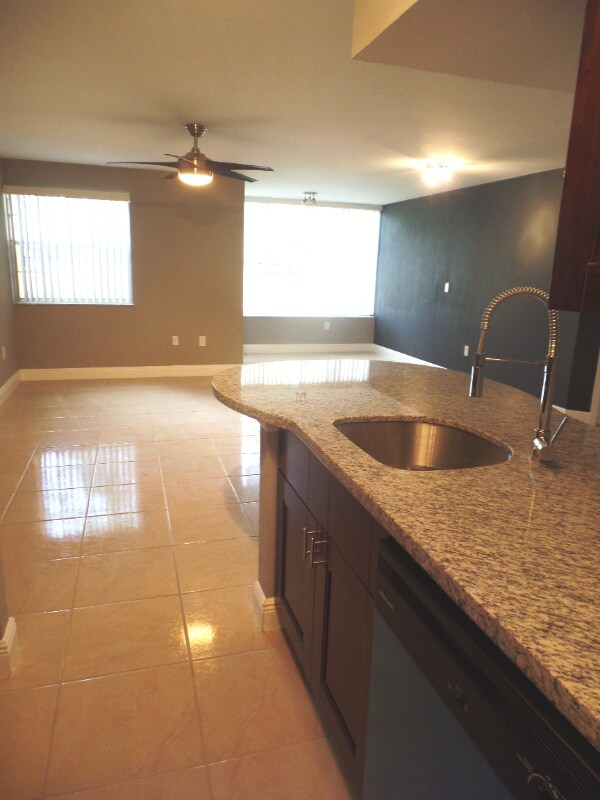 Foto del edificio - 2890 N Oakland Forest Dr