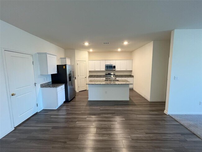 Foto del edificio - 215 Light Timber Rd