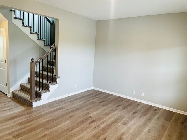 Building Photo - 4 bedroom 2.5 bath - Blue Springs