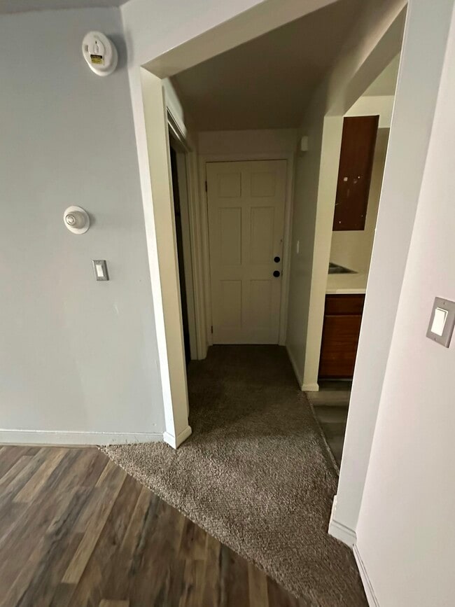 Building Photo - 2 W Big Spring Ave