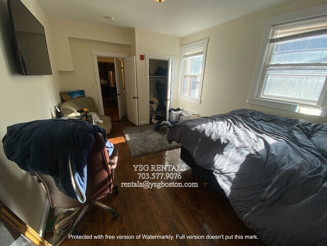 Building Photo - 17 Lambert Ave