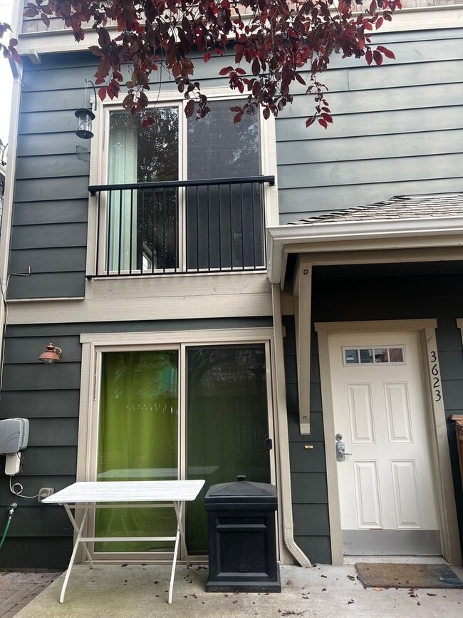 Foto del edificio - Available 1/1! Cozy townhouse in the Mt Ba...