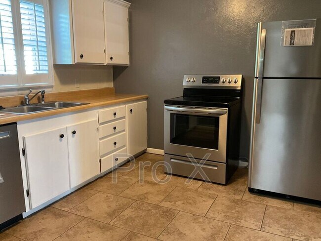 Foto del edificio - 3021 S Wall Ave