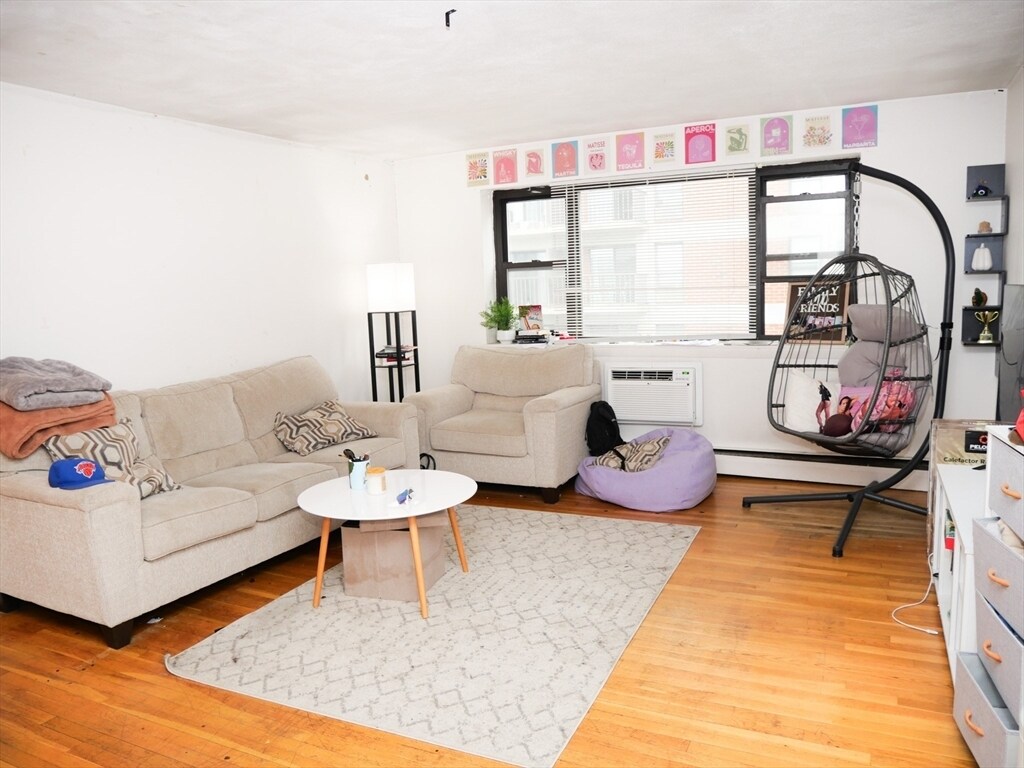 Foto del edificio - 1027 Commonwealth Ave