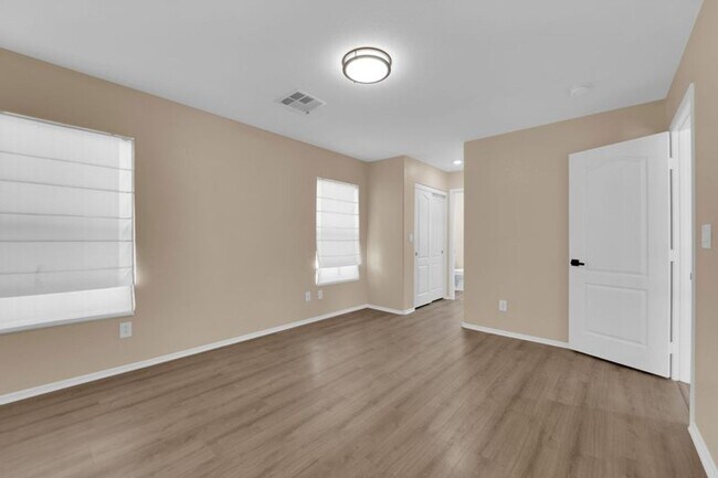 Foto del edificio - Well Maintained 3 bedrooms/2.5 bathroom Ho...