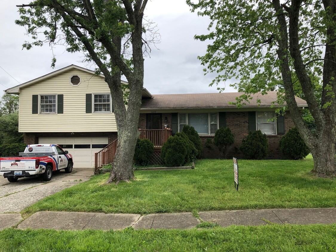 House in Gainesway With Huge Yard 240819 - House in Gainesway With Huge Yard      240819