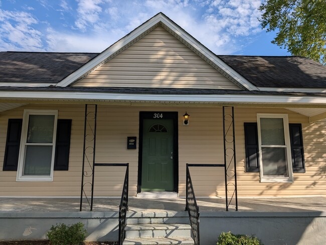 Building Photo - 304 Bullock St