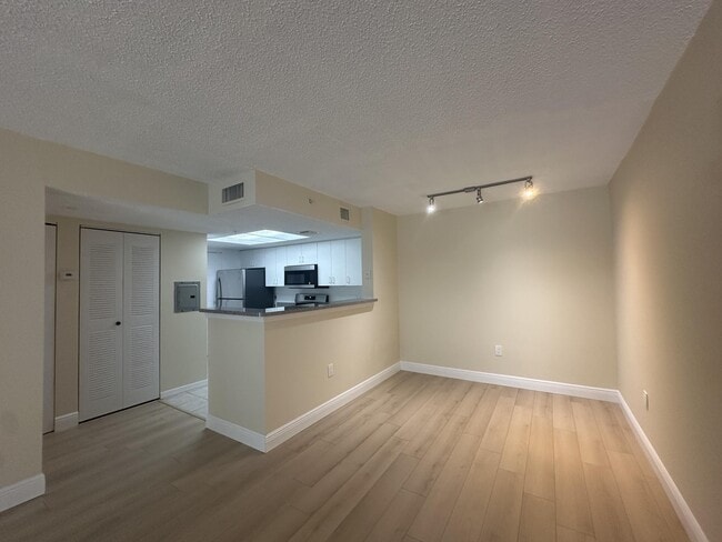 Building Photo - 5001 Wiles Rd